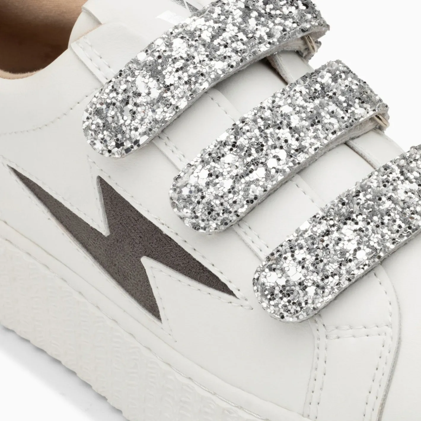 Vanessa Wu Baskets Eclair Angela Blanc Et Zebre A Scratchs Argent Discount