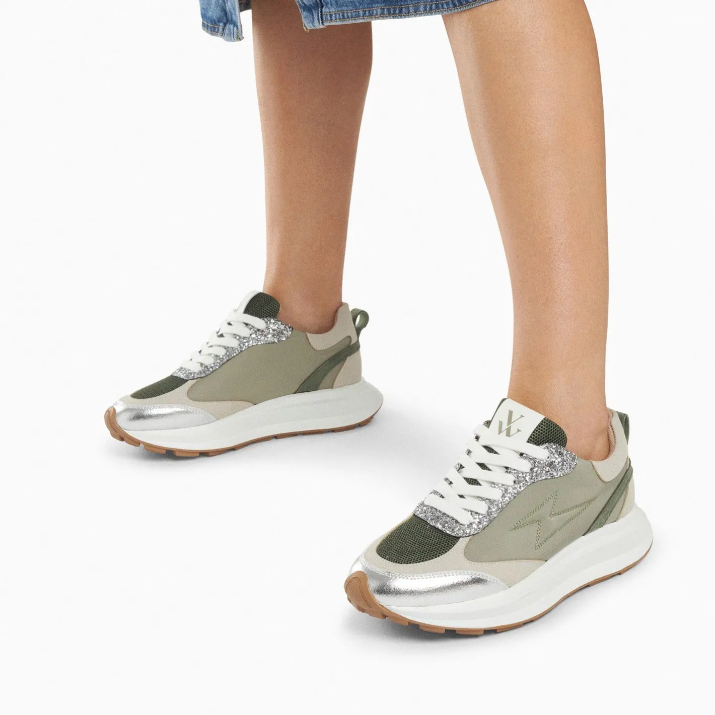 Vanessa Wu Baskets Eclair Esther Kaki Et Argent A Semelle Oversize Outlet