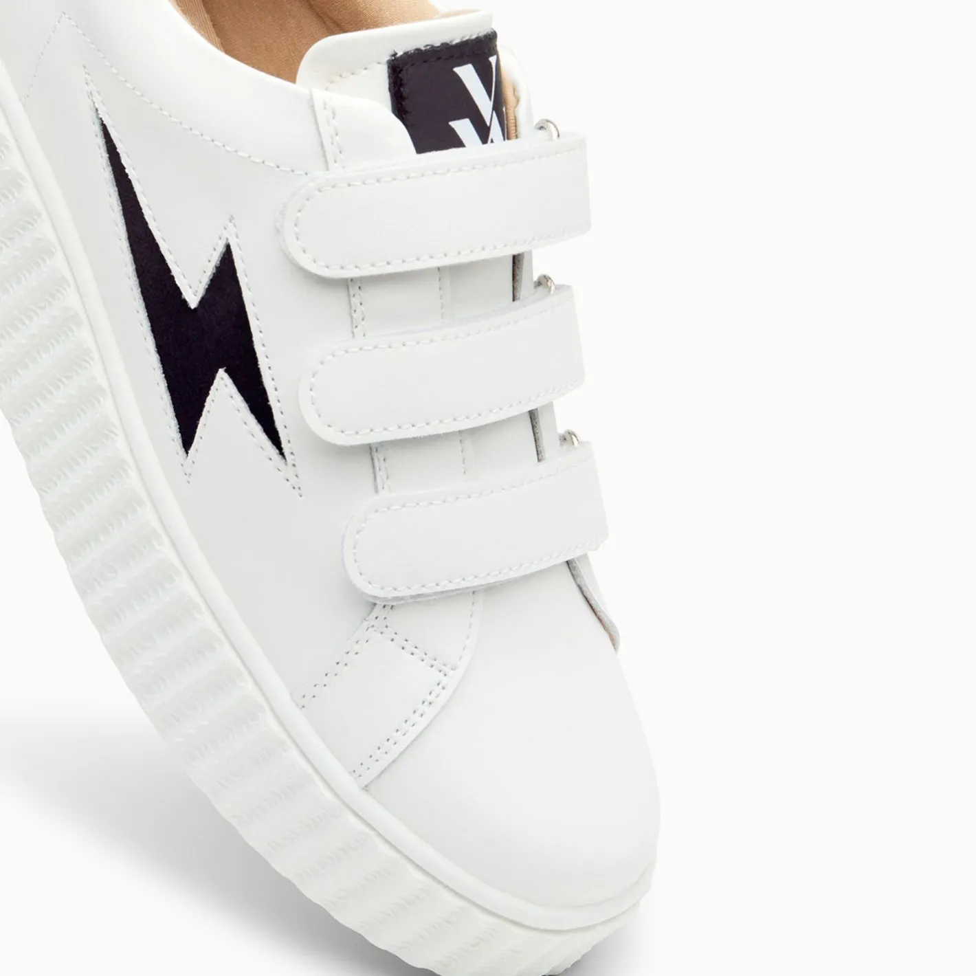 Vanessa Wu Baskets Eclair Larissa Blanc Et Noir Satin A Scratchs Outlet