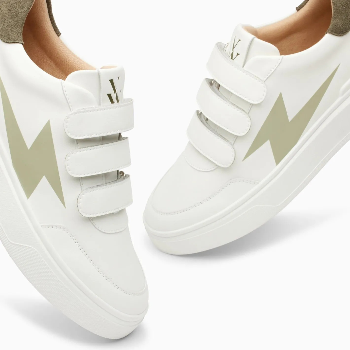 Vanessa Wu Baskets Eclair Lison Blanc Et Kaki A Scratchs Sale
