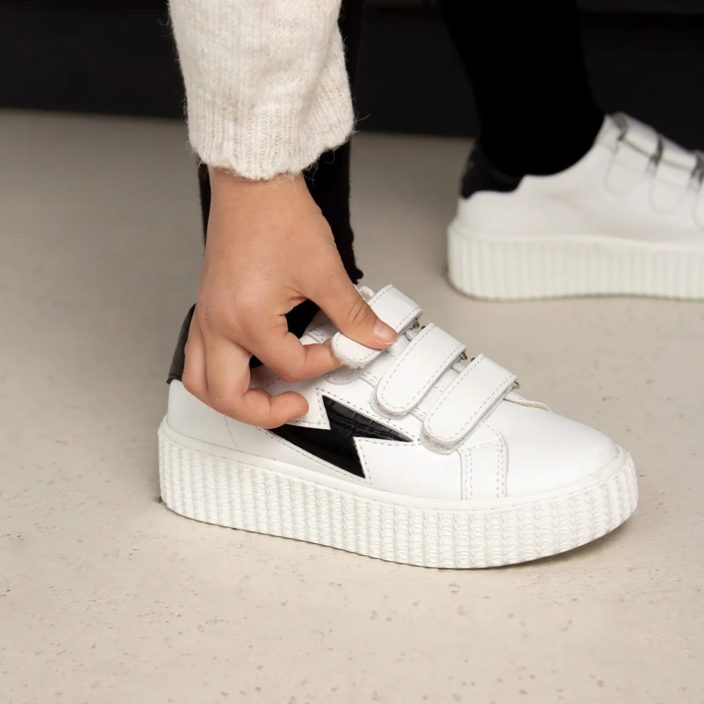 Vanessa Wu Baskets Eclair Mini Elsa Blanc Et Noir Croco A Scratchs Sale