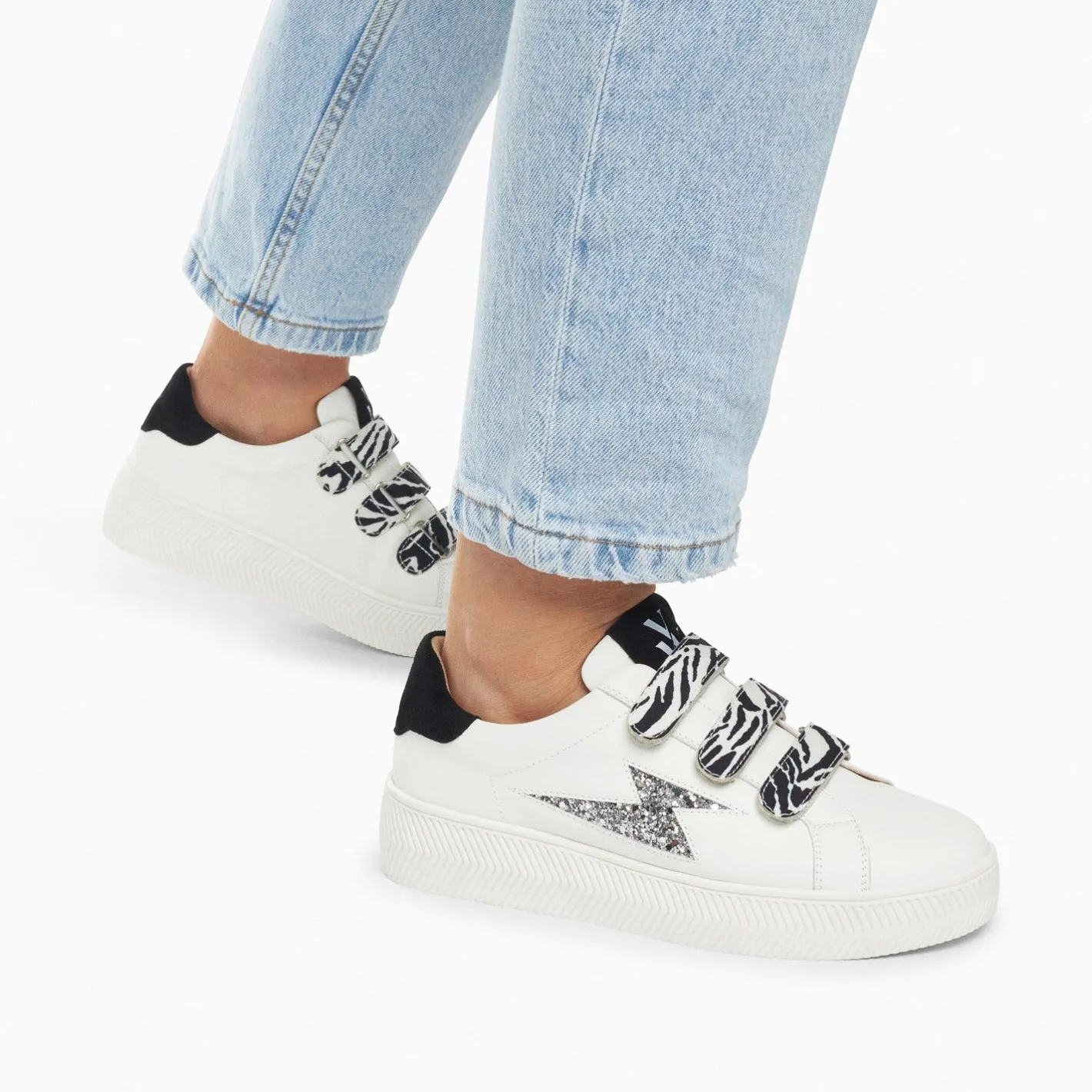 Vanessa Wu Baskets Eclair Noura Blanc Et Argent A Scratchs Zebre Sale