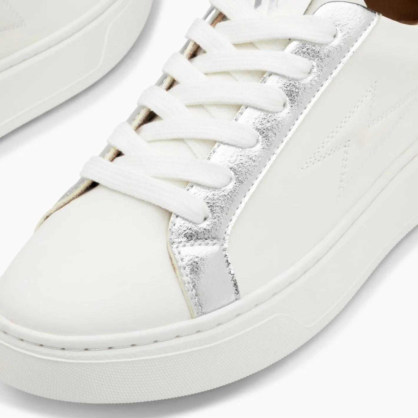 Vanessa Wu Baskets Eclair Romane Blanc Et Argent A Lacets Online