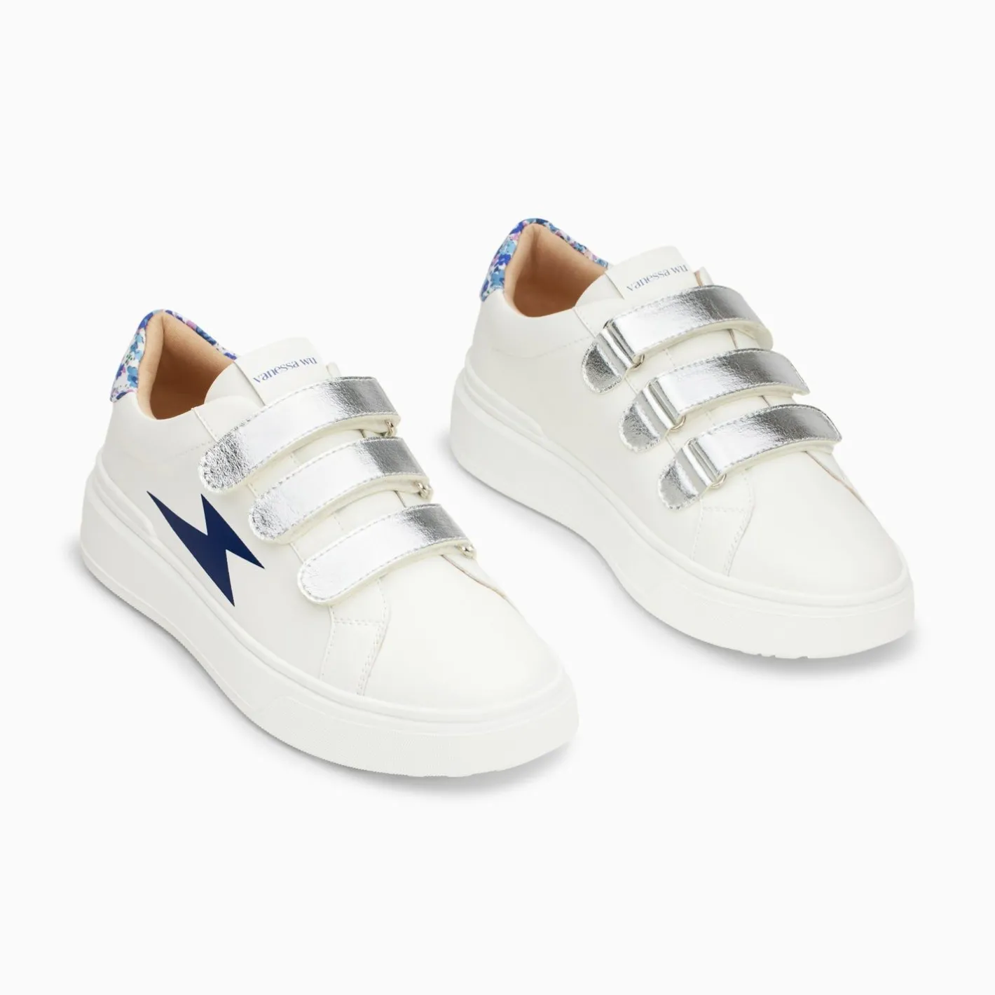 Vanessa Wu Baskets Eclair Salome Blanc Et Bleu A Scratchs Argent Sale