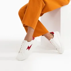 Vanessa Wu Baskets Eclair Tiff Blanc Et Rouge Verni A Lacets New