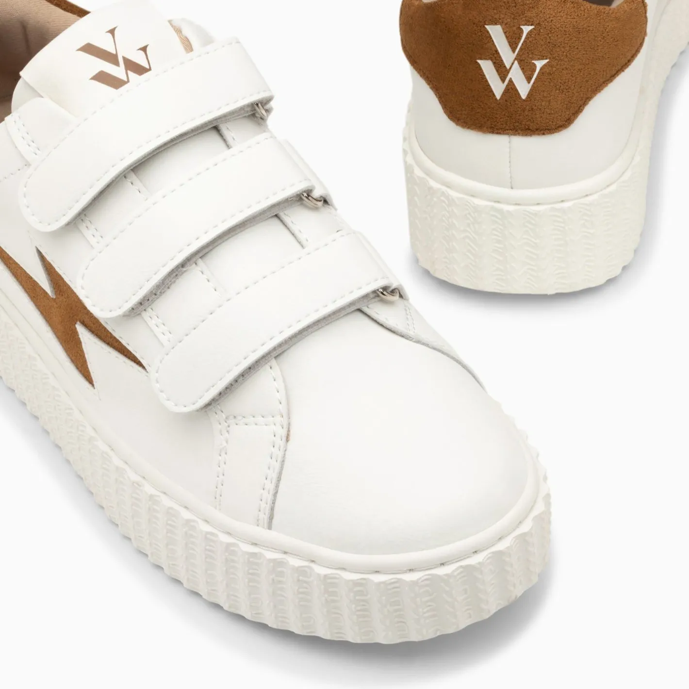 Vanessa Wu Baskets Eclair Vicky Blanc Et Camel A Scratchs Discount