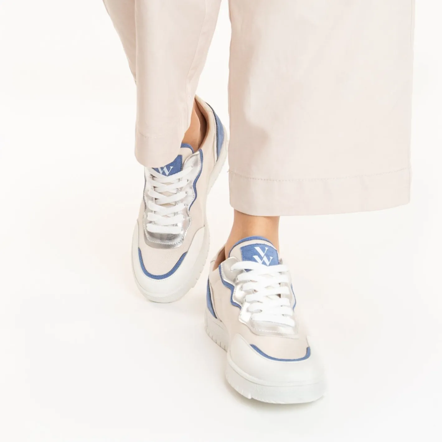 Vanessa Wu Baskets Enora En Toile Beige A Details Bleu Et Argent Online