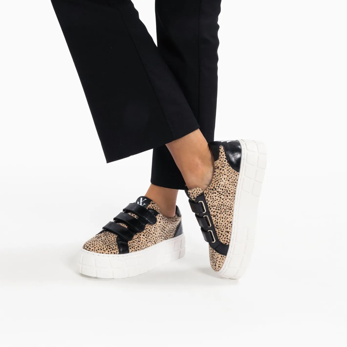 Vanessa Wu Baskets Monica Guepard A Scratchs Noirs Et Plateforme Clearance