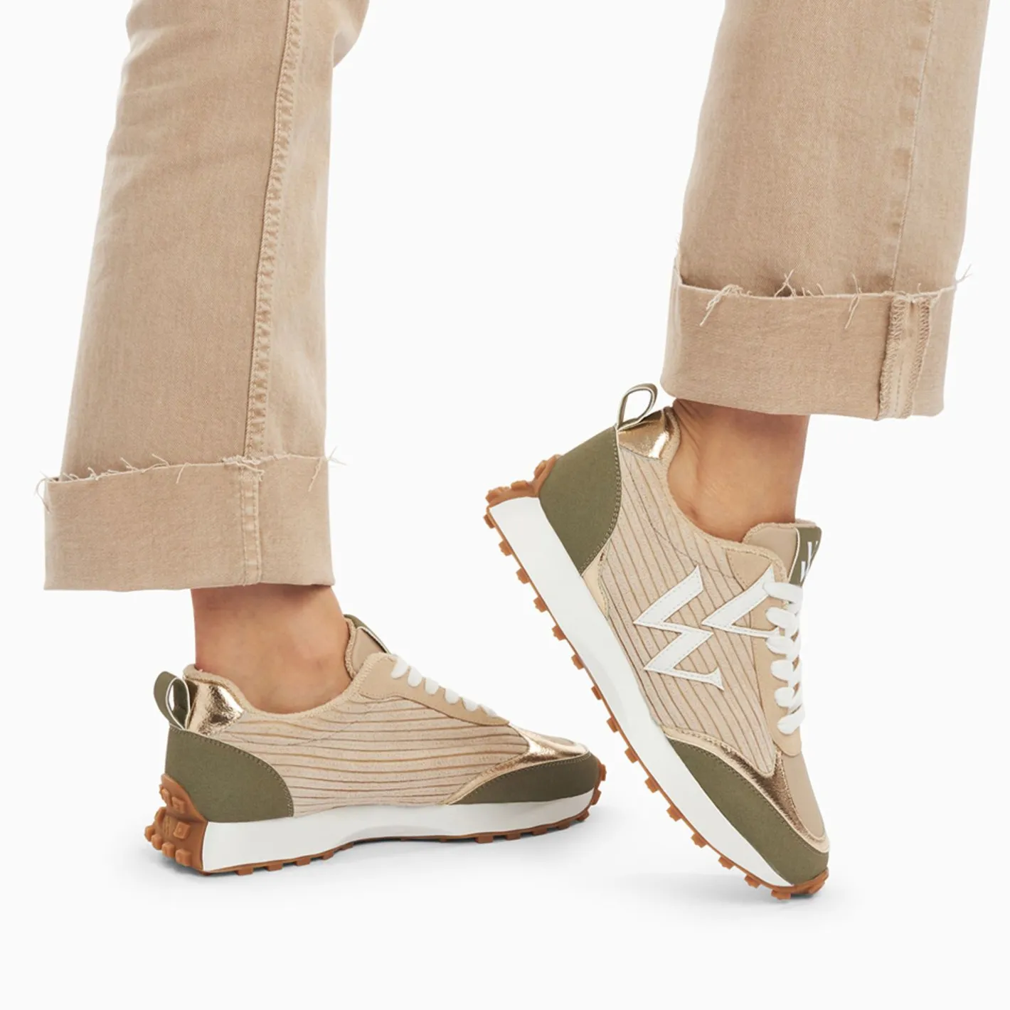 Vanessa Wu Baskets Monogramme Athenais Beige Et Kaki A Semelle Running