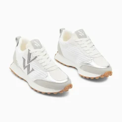 Vanessa Wu Baskets Monogramme Athenais Blanc Et Gris A Semelle Running Best