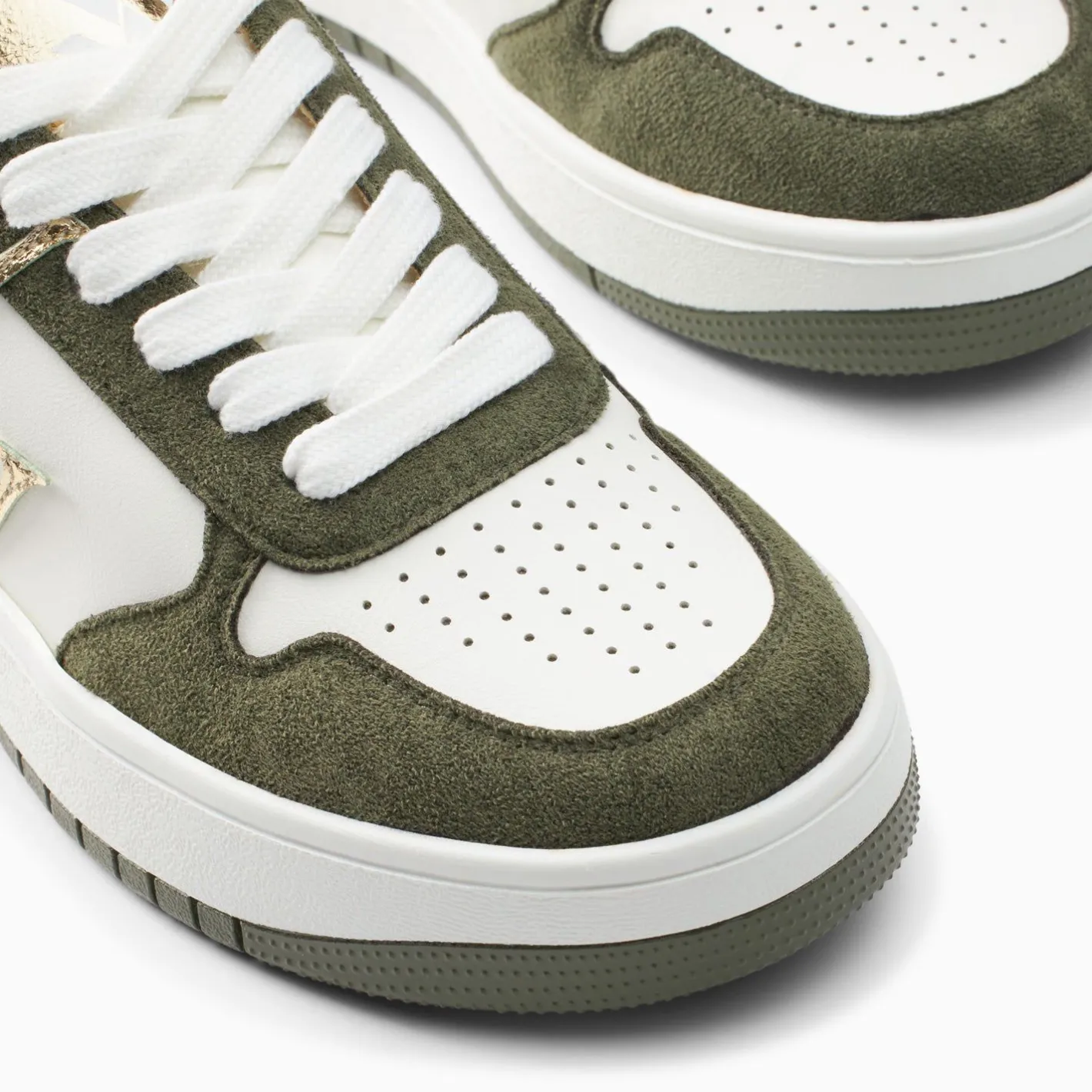 Vanessa Wu Baskets Monogramme Calie Blanc Et Kaki Discount