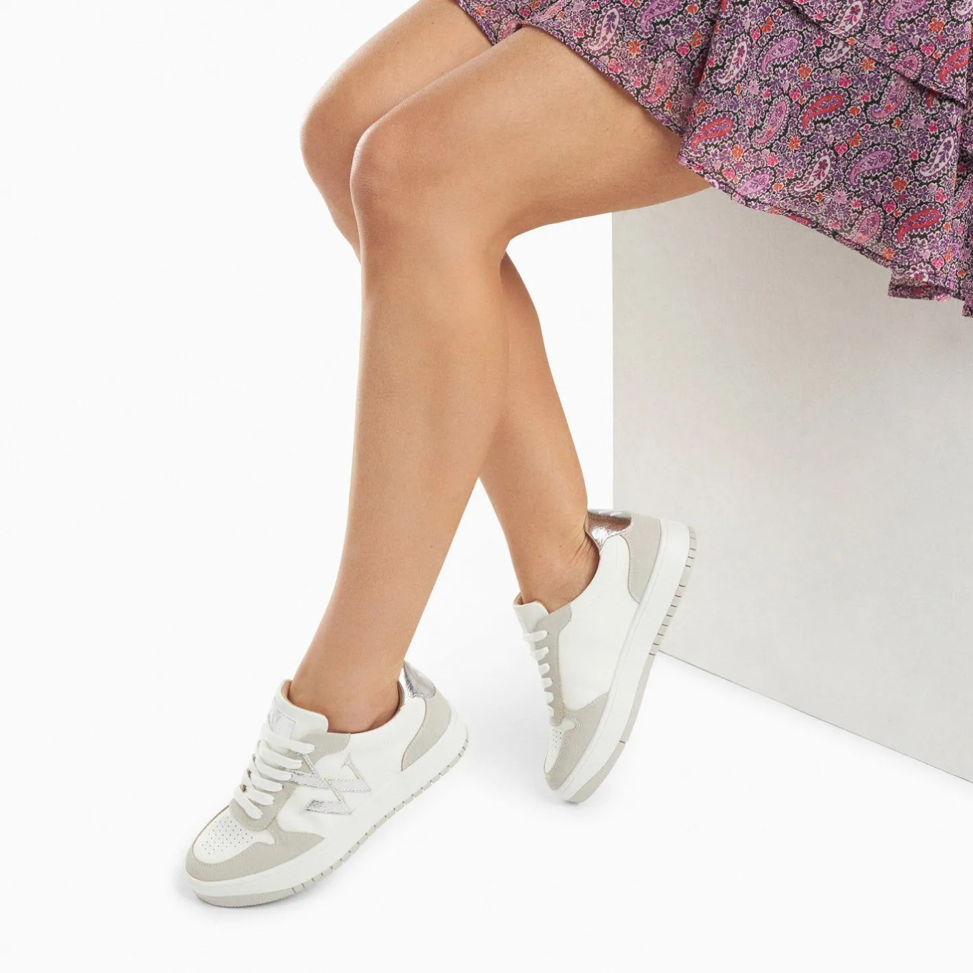Vanessa Wu Baskets Monogramme Calie Blanc Et Gris Online