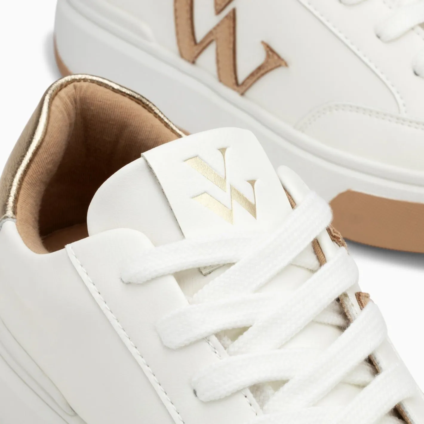 Vanessa Wu Baskets Monogramme Candice Blanc Et Beige Outlet