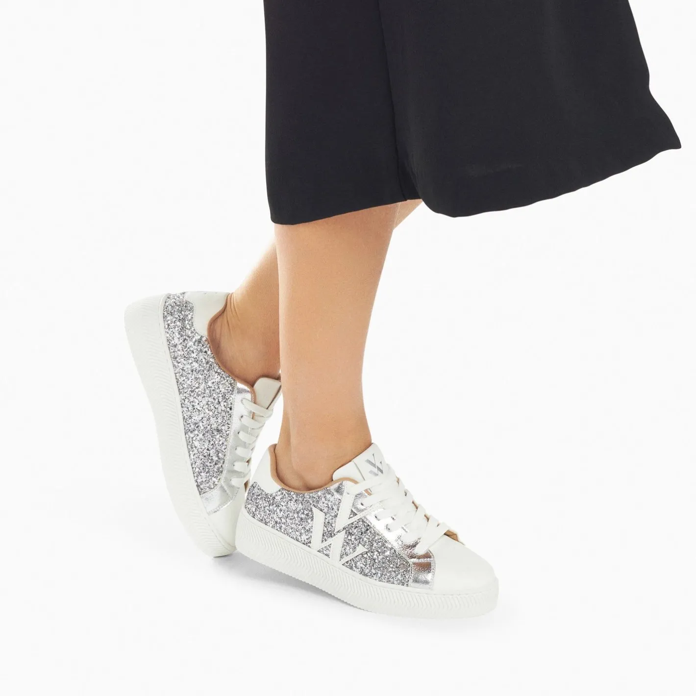Vanessa Wu Baskets Monogramme Estelle A Paillettes Argent New