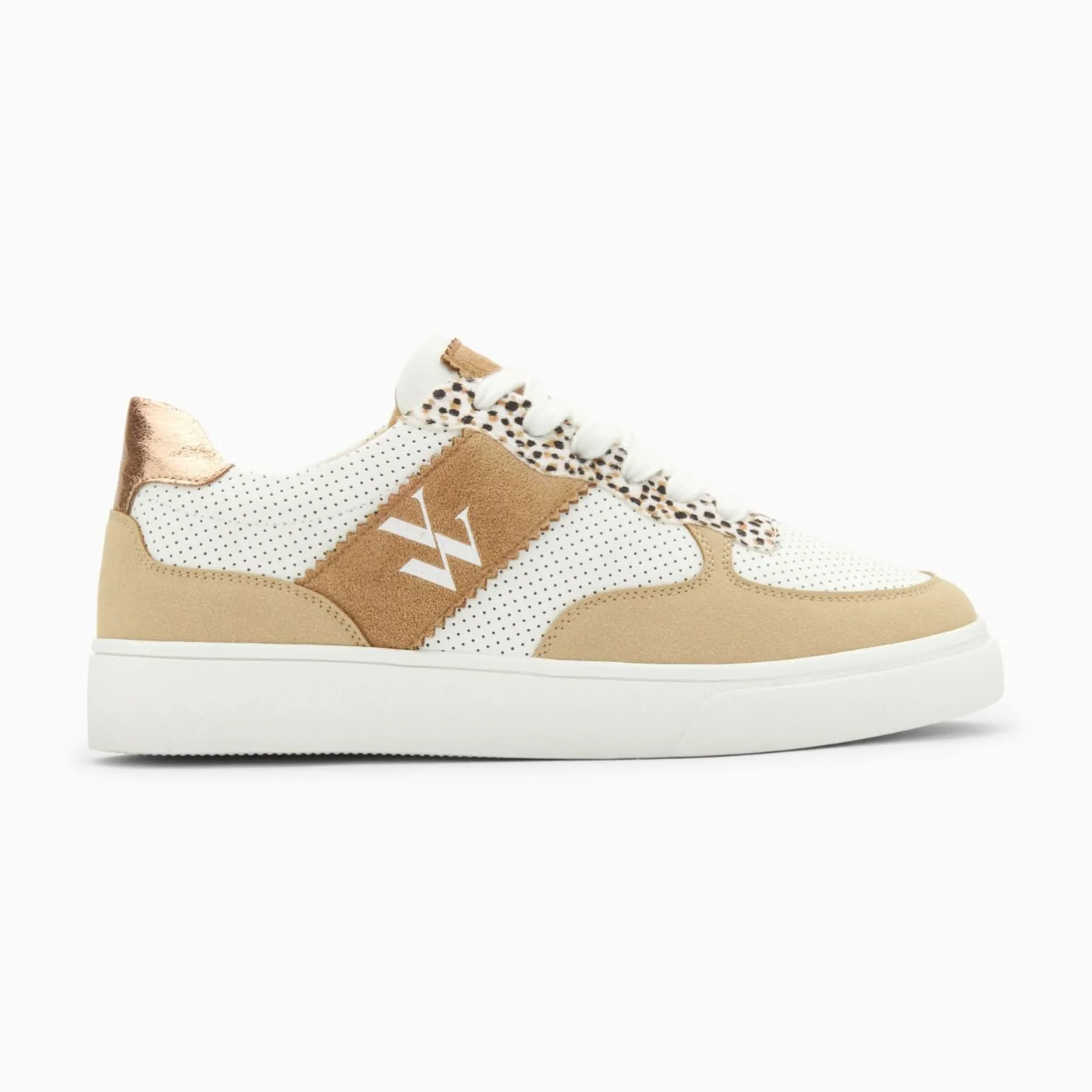 Vanessa Wu Baskets Monogramme Flavie Perforees Blanc Et Beige A Lacets Hot