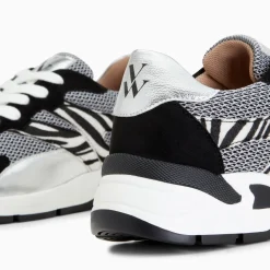 Vanessa Wu Baskets Montorgueil Noir Et Zebre A Lacets