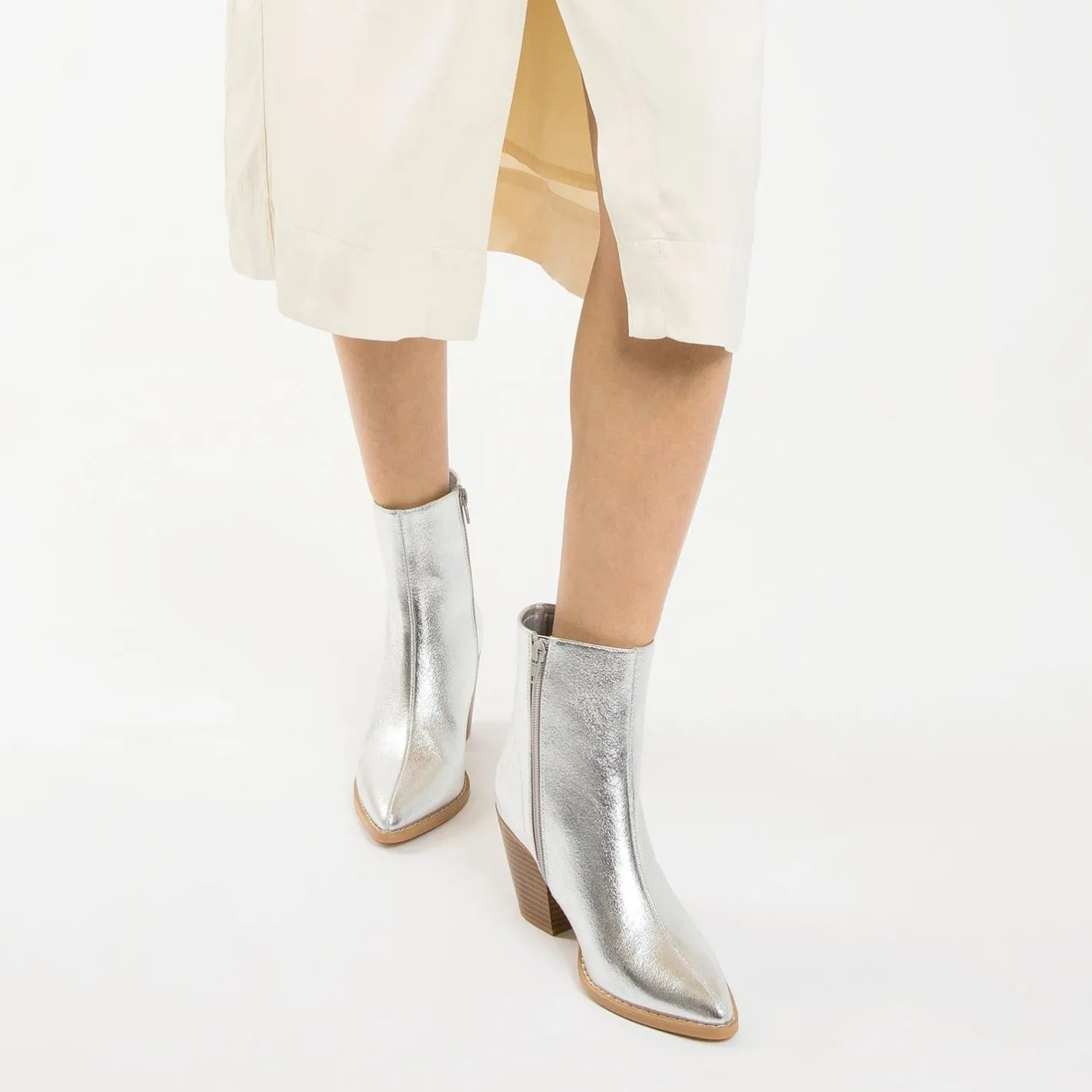Vanessa Wu Bottines A Talon Julia Argent Effet Texture Hot