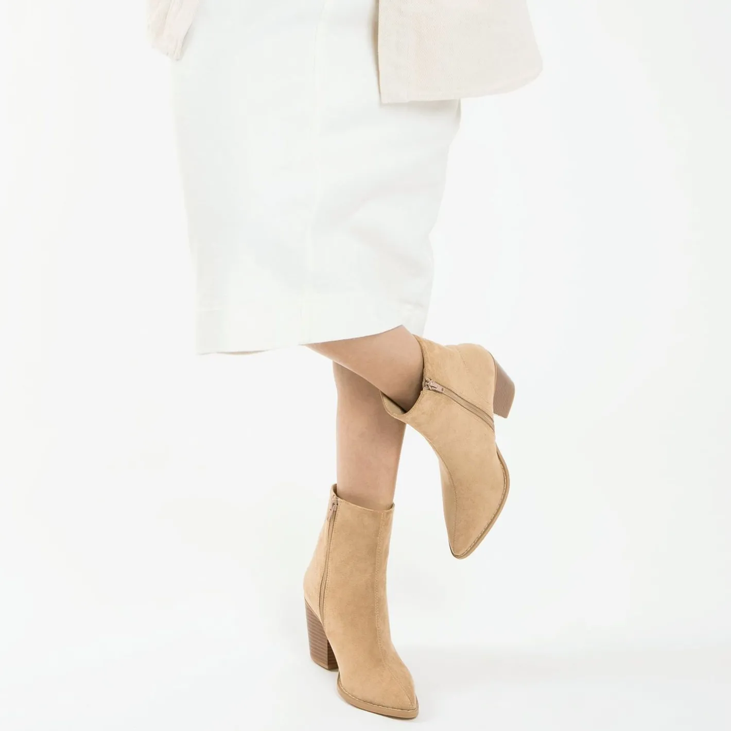 Vanessa Wu Bottines A Talon Julia En Suedine Beige Discount