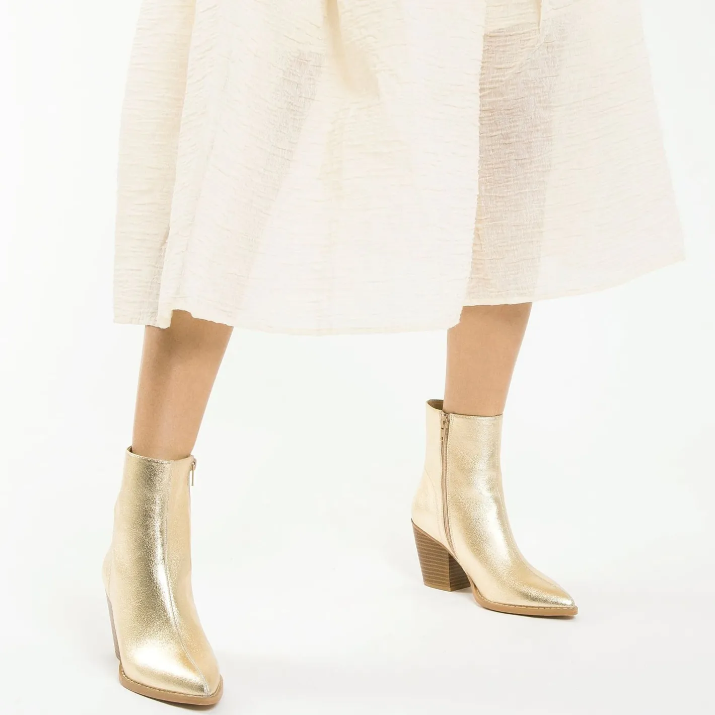 Vanessa Wu Bottines A Talon Julia Or Effet Texture Outlet