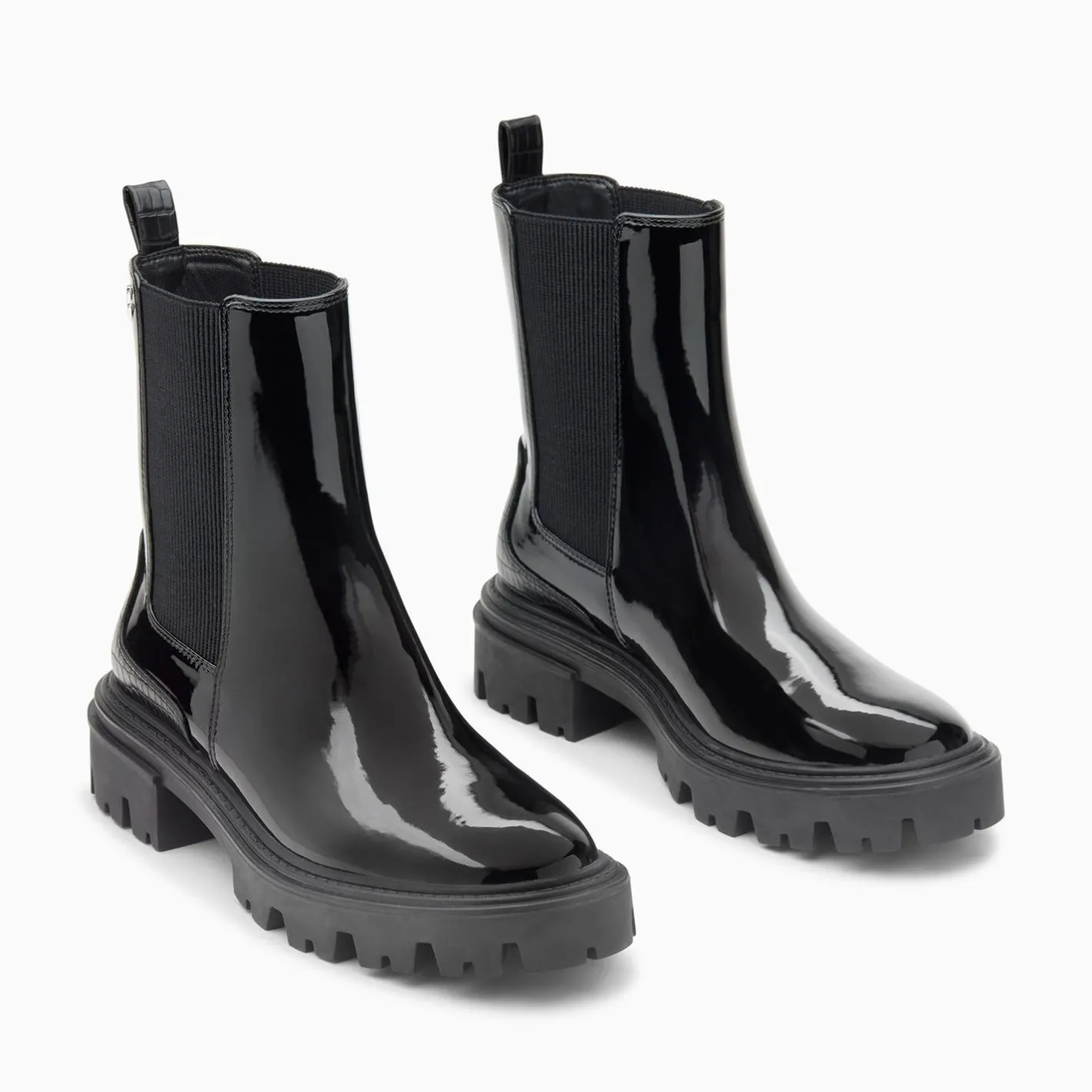 Vanessa Wu Bottines Chelsea Pamela Noires Vernies A Semelle Crantee Outlet