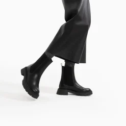 Vanessa Wu Bottines Chelsea Phoebe Noires A Semelle Oversize