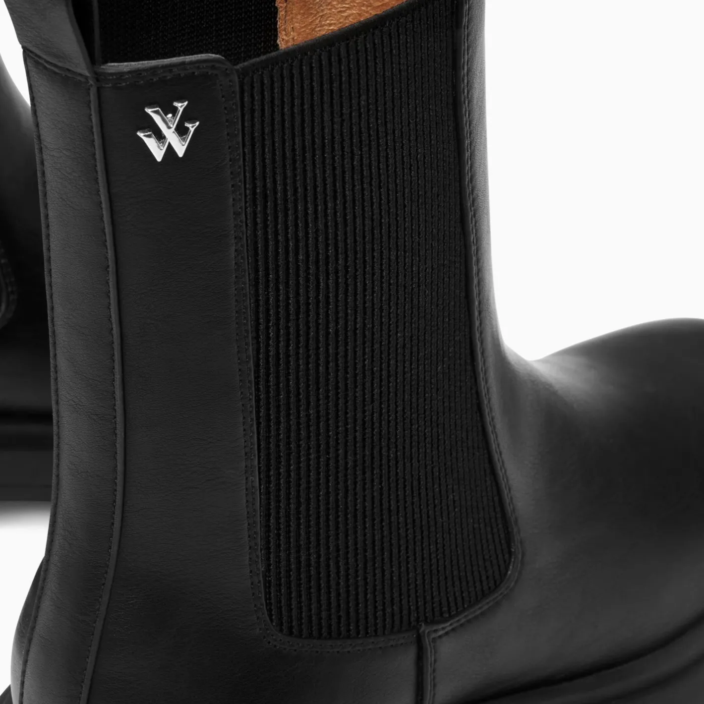 Vanessa Wu Bottines Chelsea Phoebe Noires A Semelle Oversize