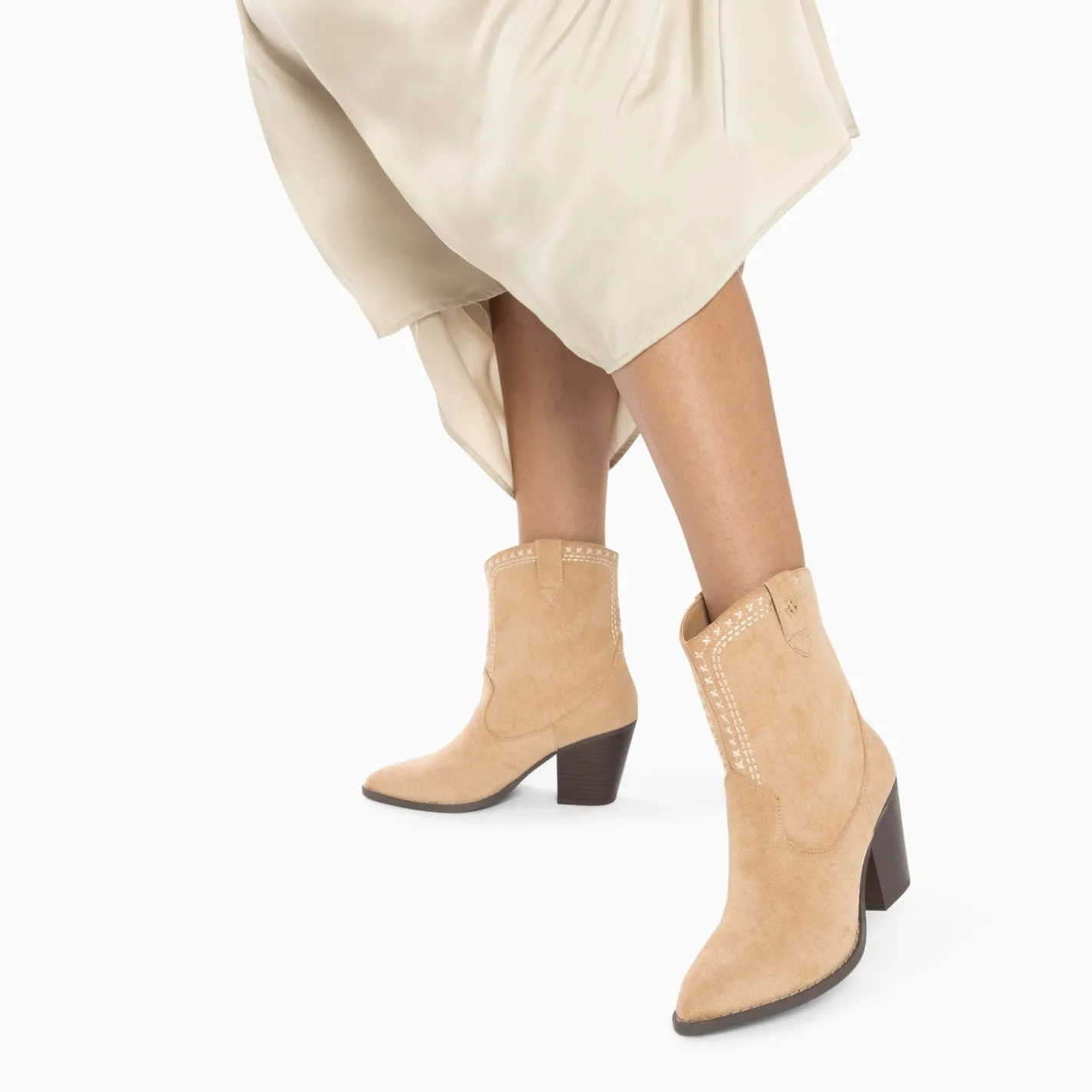 Vanessa Wu Bottines Santiags Danae Montantes Beiges A Broderies Best