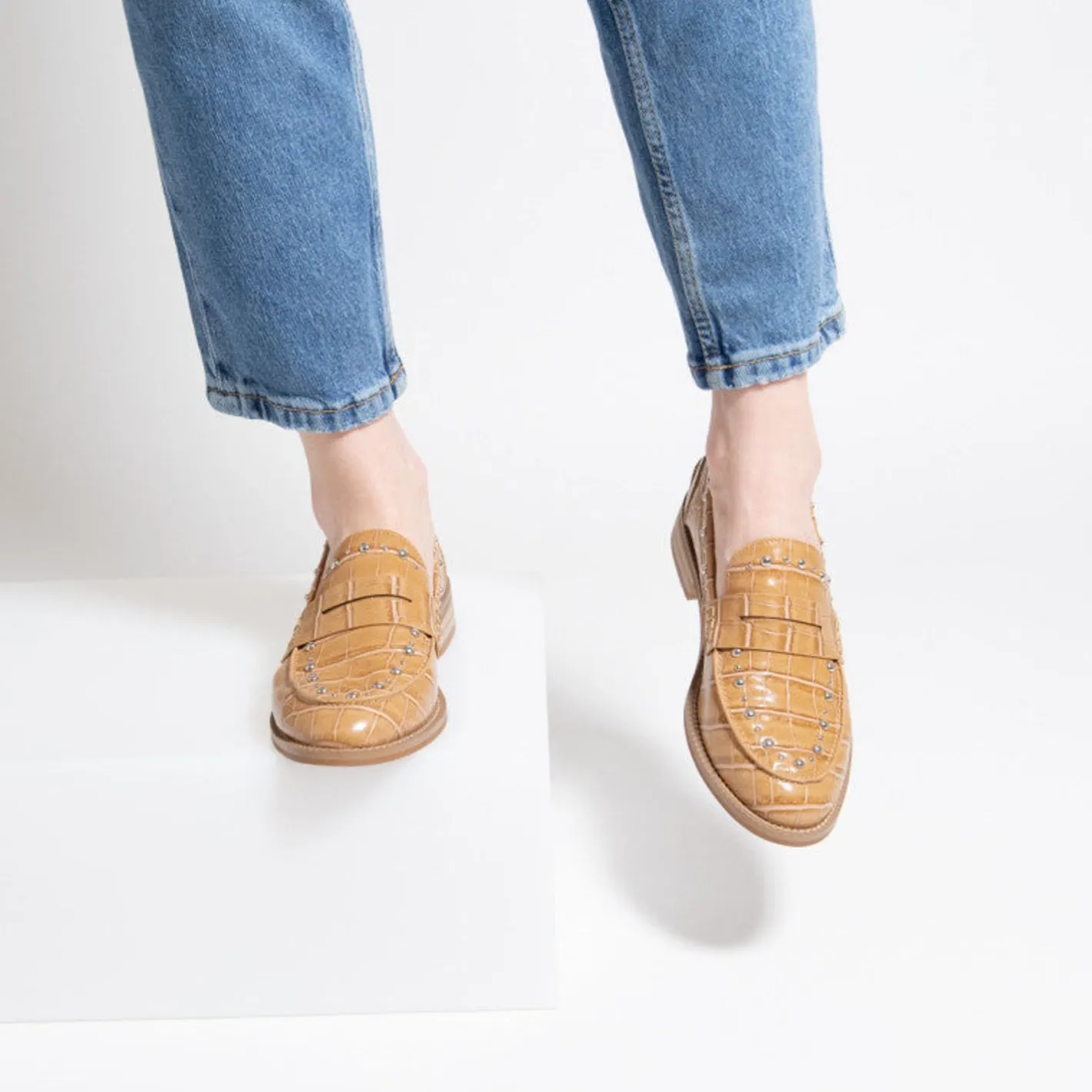 Vanessa Wu Mocassins Nadege Camel Effet Croco A Clous Clearance