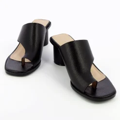 Vanessa Wu Mules Cyrielle Noires Passe-Pouce A Talon Rond Outlet