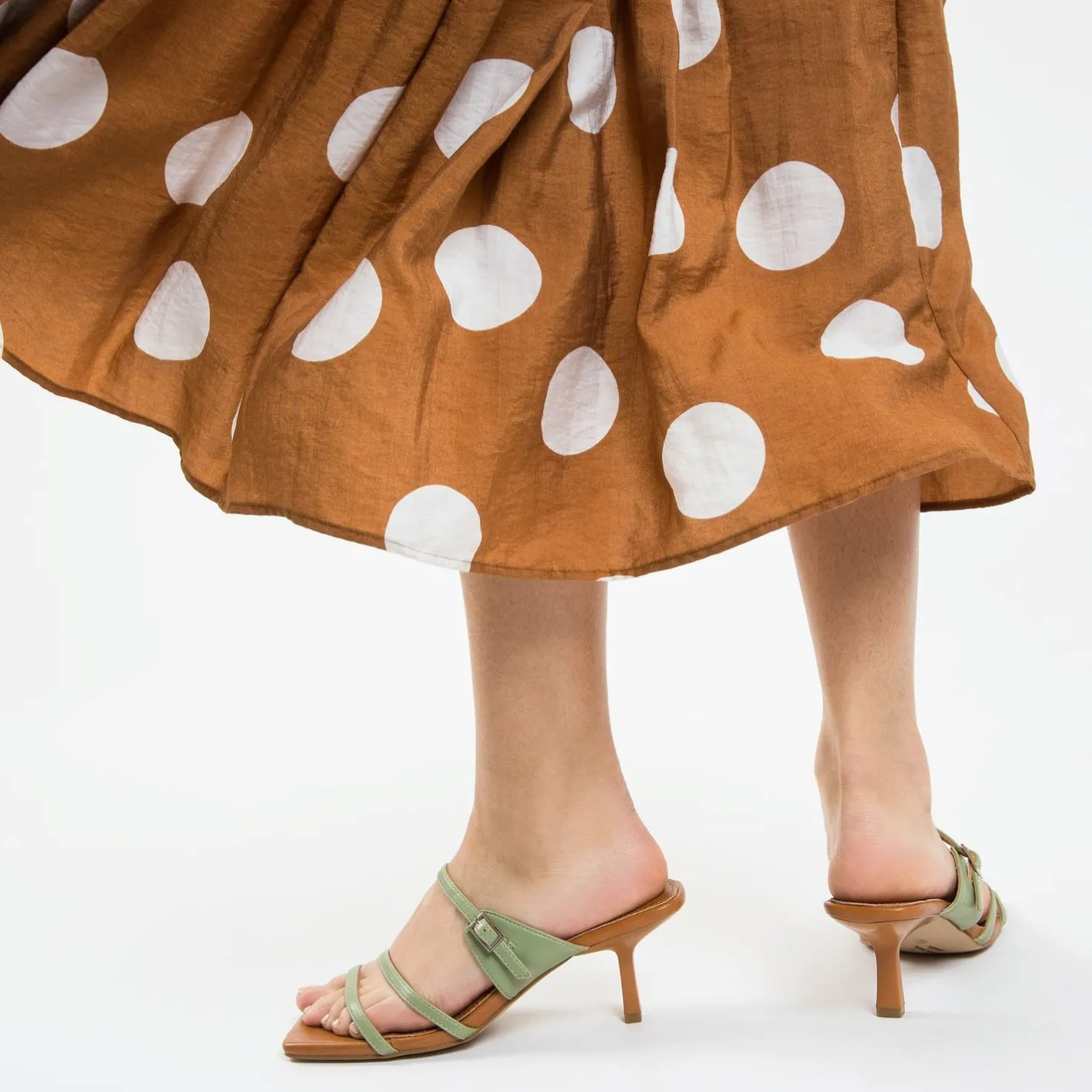 Vanessa Wu Mules Kitten Heel Axelle Vert Amande