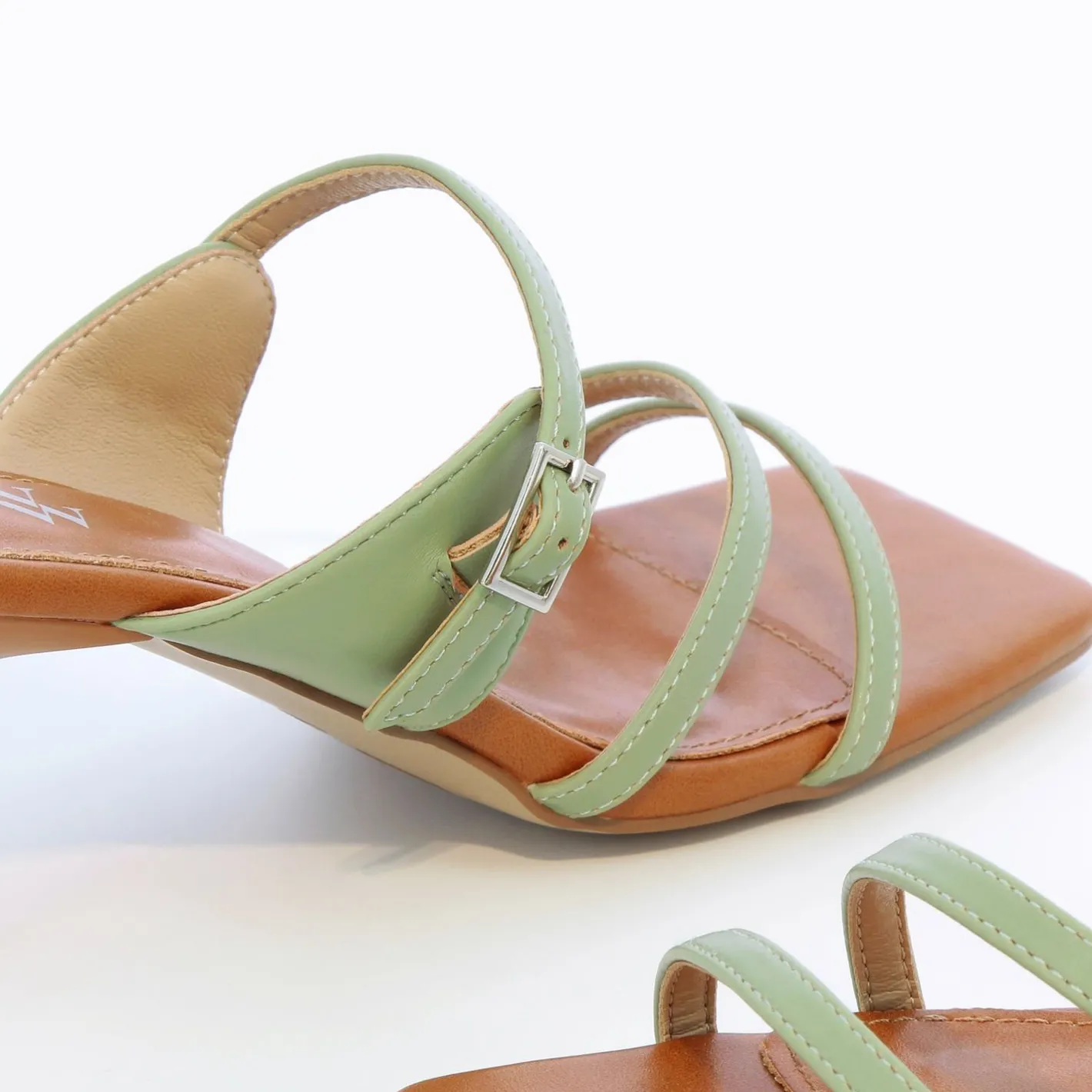 Vanessa Wu Mules Kitten Heel Axelle Vert Amande