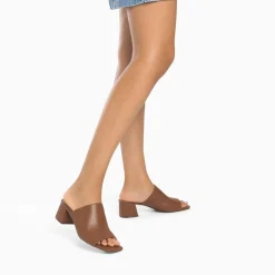 Vanessa Wu Mules Peep-Toe Helene Camel A Talon Hot