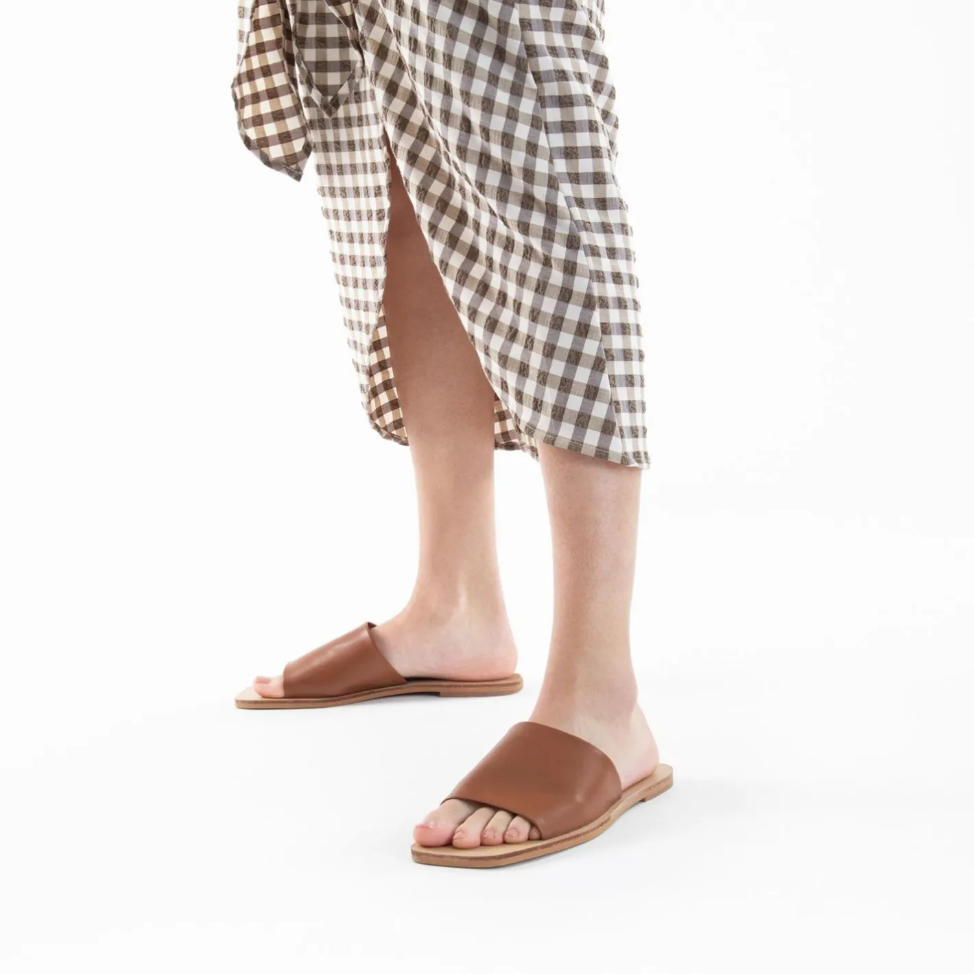 Vanessa Wu Mules Plates Sandra A Large Bride Camel Discount