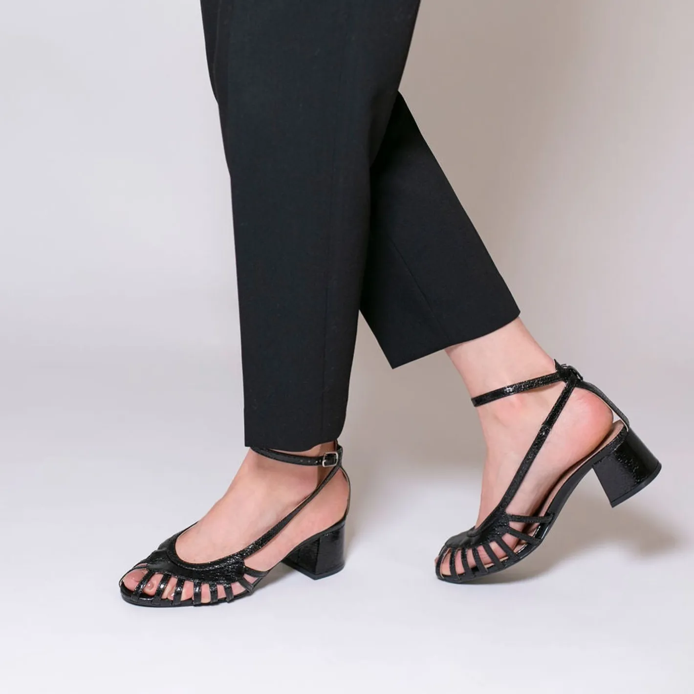 Vanessa Wu Sandales A Talon Ajourees Murielle Noires Discount