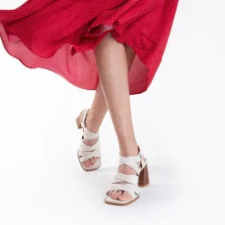 Vanessa Wu Sandales Carrie Beige Clair A Multibrides Croisees Et Talon Haut Clearance