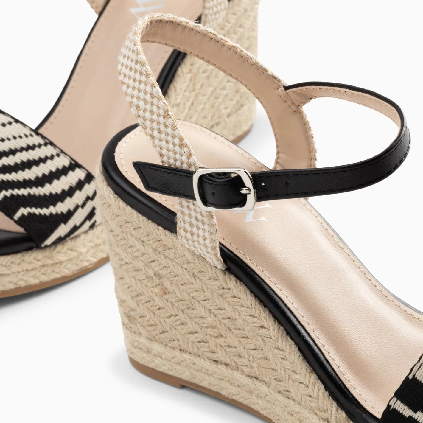 Vanessa Wu Sandales Compensees Honorine Noires En Tissu Jacquard Sale