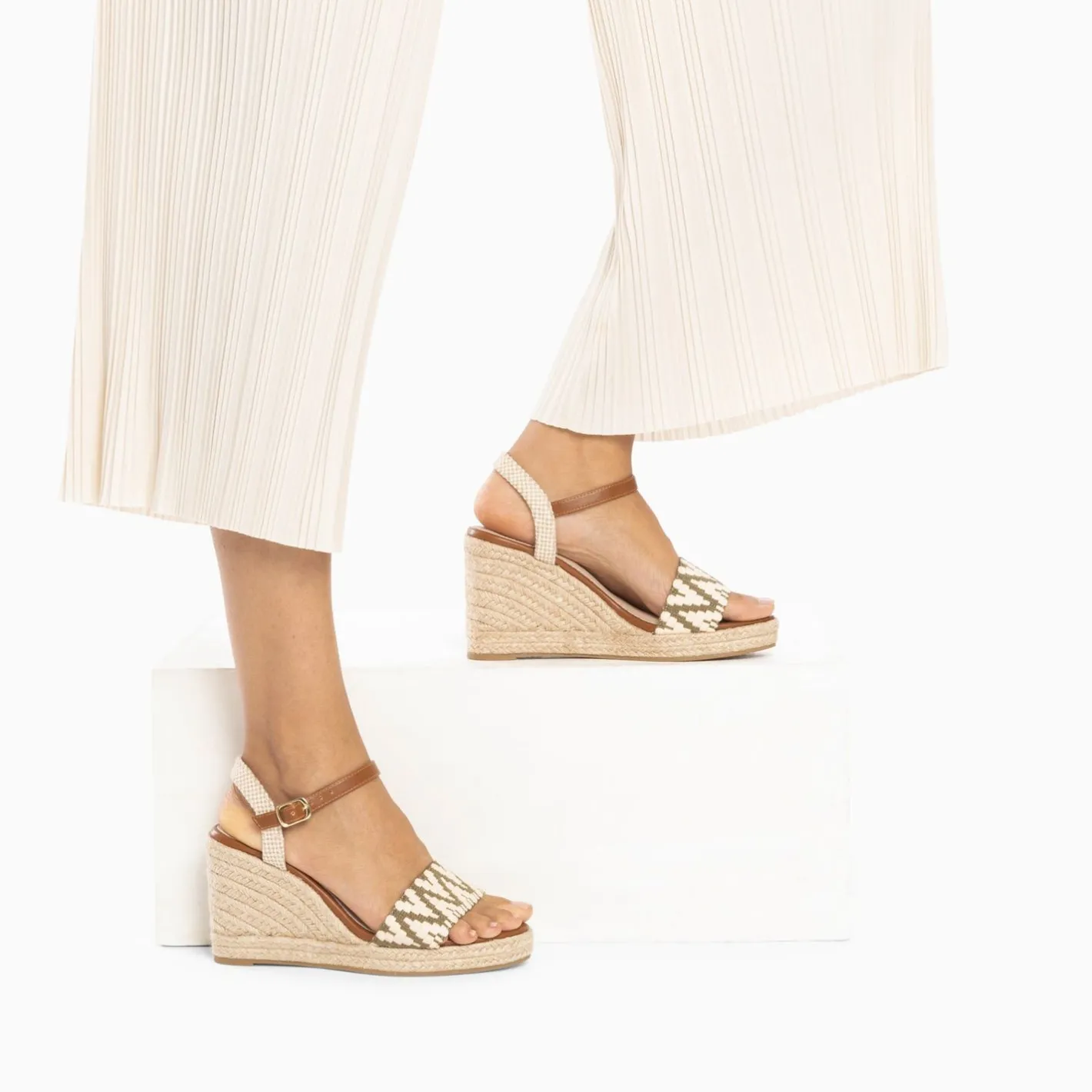 Vanessa Wu Sandales Compensees Malvina Kaki En Tissu Jacquard Clearance