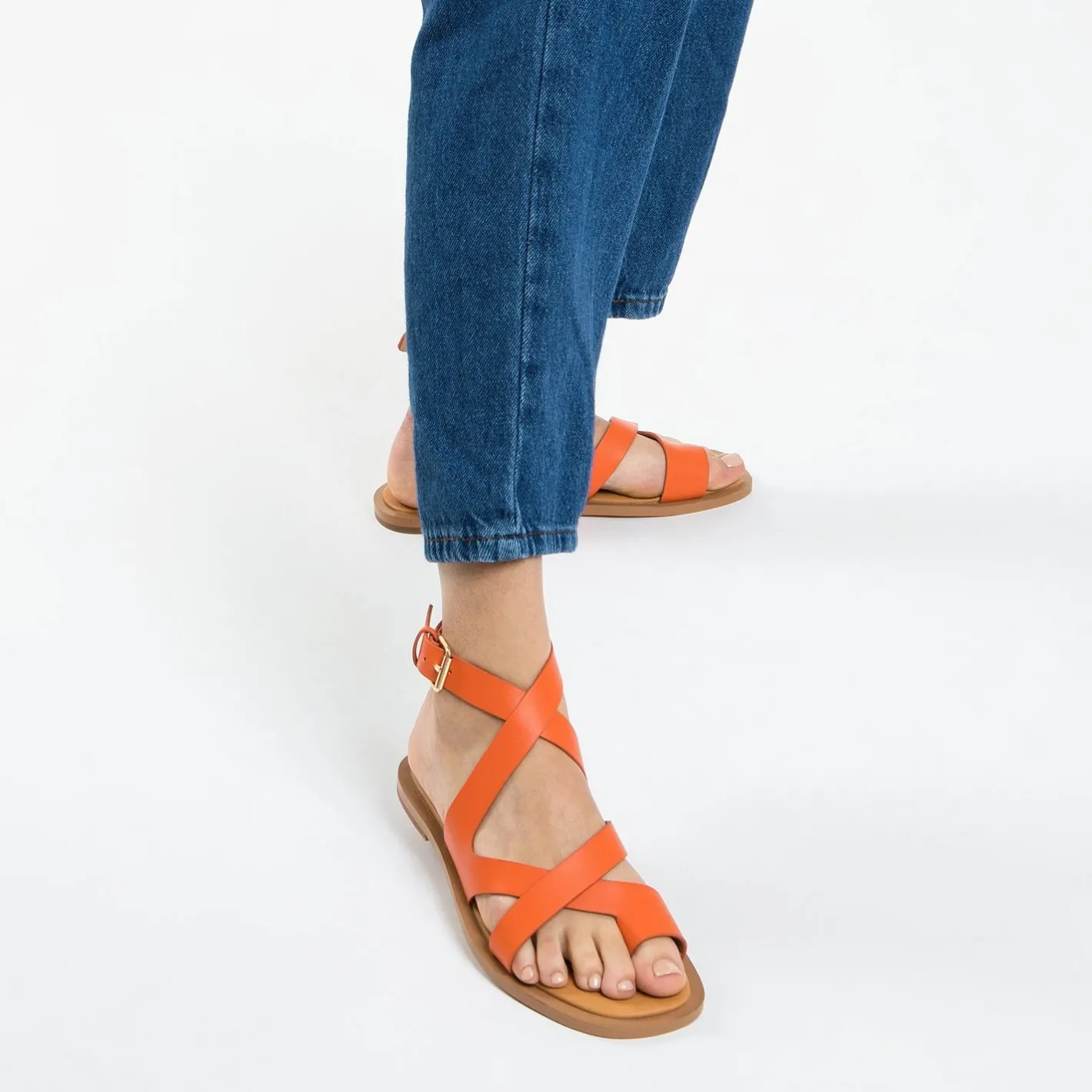 Vanessa Wu Sandales Plates Magali Orange A Passe-Pouce Clearance