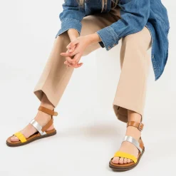 Vanessa Wu Sandales Plates Ninon Camel A Brides Argent Et Jaune Hot