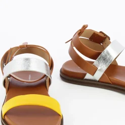 Vanessa Wu Sandales Plates Ninon Camel A Brides Argent Et Jaune Hot